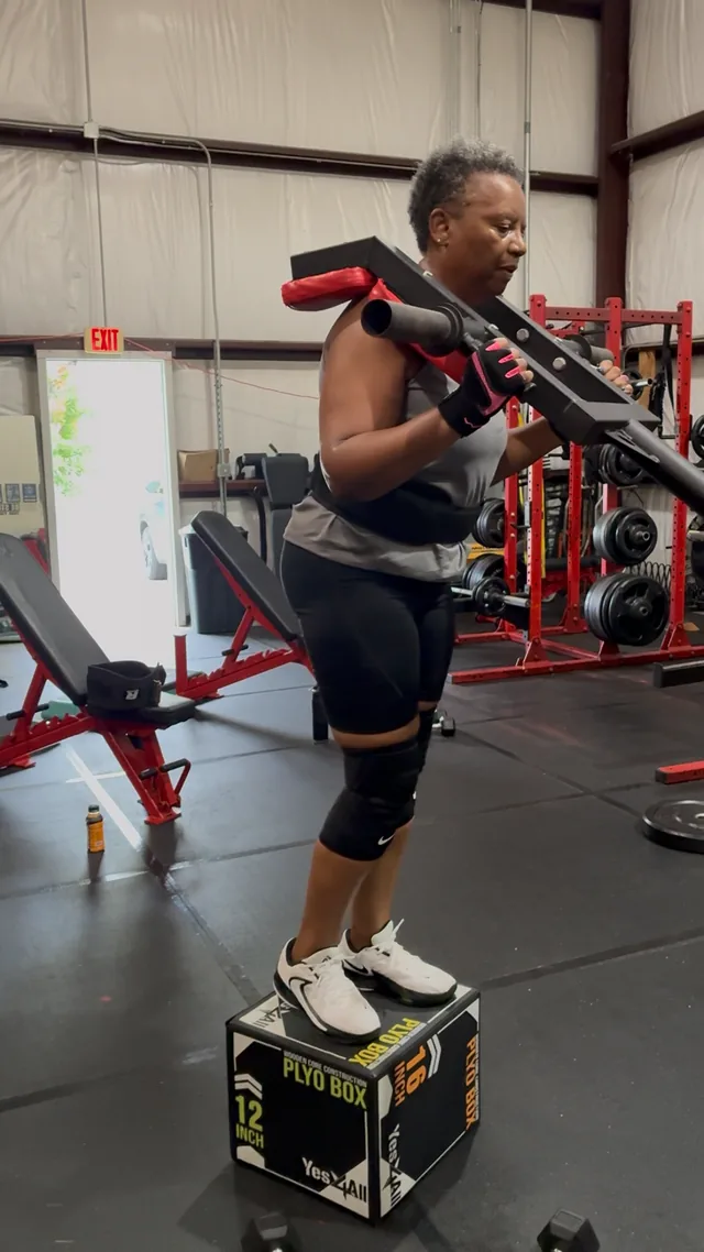 Strength & Wellness member doing a loaded step-up on a plyo box
